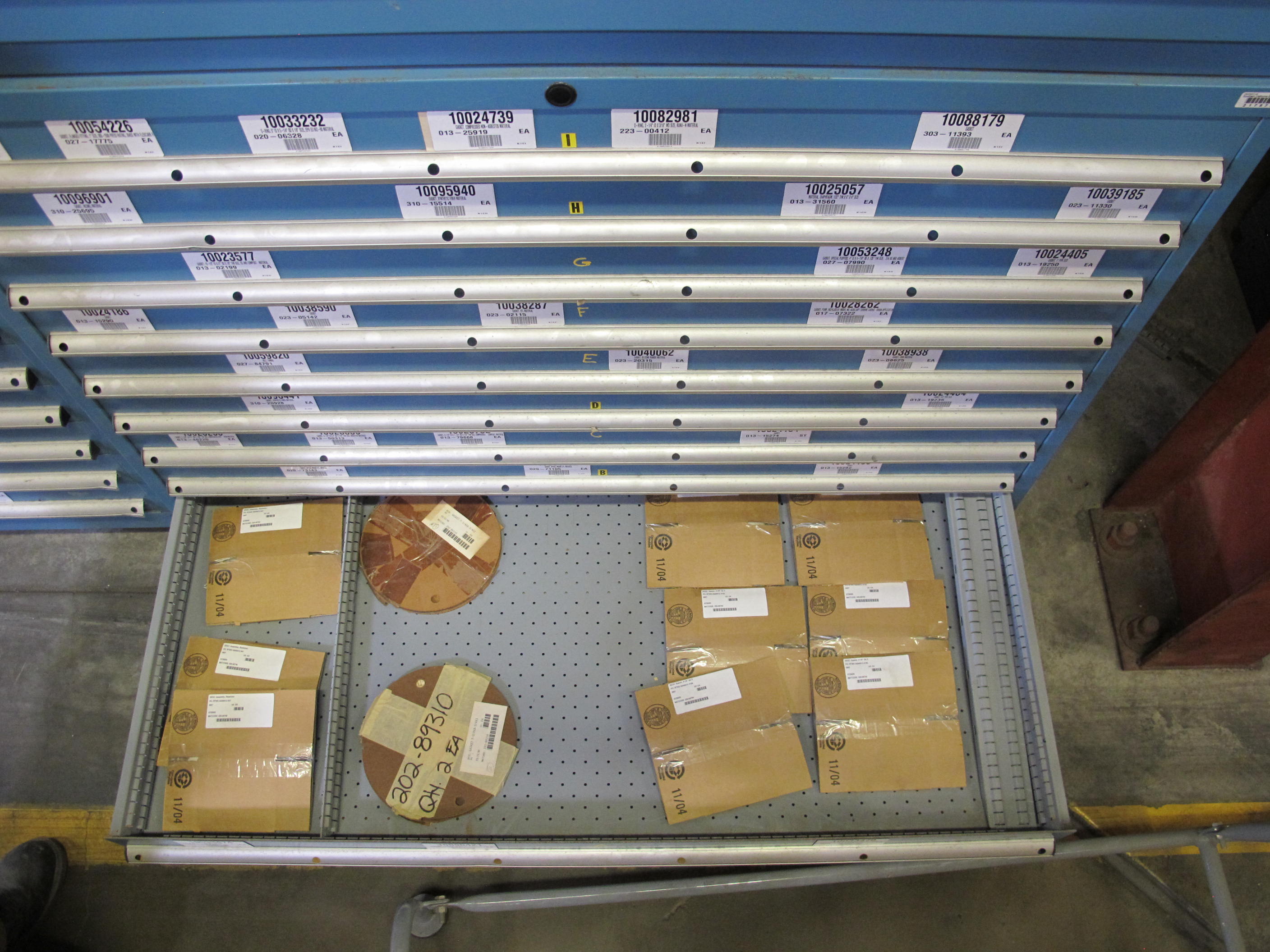 LISTA HEAVY DUTY 9-DRAWER PARTS CABINET W/ CONTENTS (W-50) LOADING & HANDLING FEE $25-